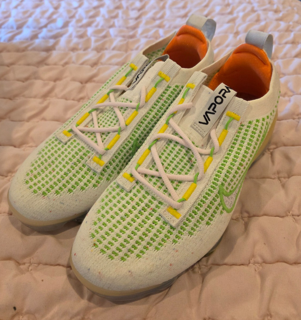 Nike Air VaporMax 2021 Flyknit Sneakers Women 8 White Green Feel Love Sport NWOB